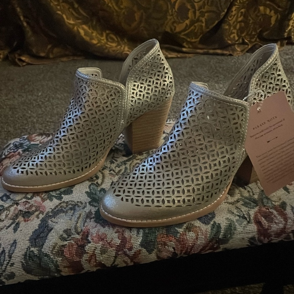 Jeffrey Campbell sz 8 gold suede Rosalee booties